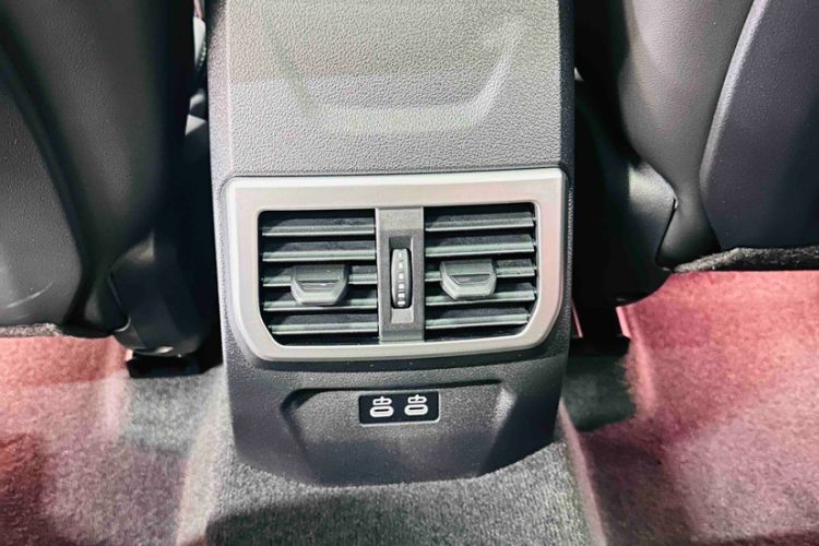 Used BMW 2 Series 2025 225L M Sport Package Interior 11