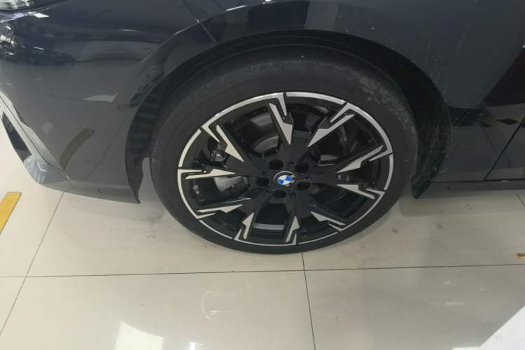 Used BMW 2 Series 2025 225L M Sport Night Edition Package Left Front Wheel Hub