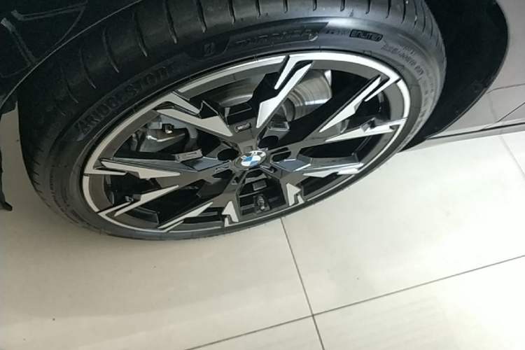 Used BMW 2 Series 2025 225L M Sport Night Edition Package Left Front Wheel Hub