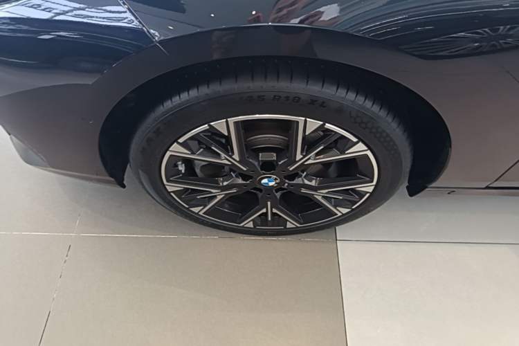 Used BMW 2 Series 2025 225L M Sport Package Left Front Wheel Hub