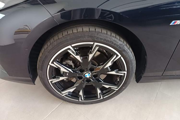 Used BMW 2 Series 2025 225L M Sport Night Edition Package Left Front Wheel Hub