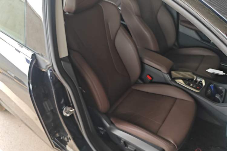 Used BMW 2 Series 2025 225L M Sport Package Right Front Seat