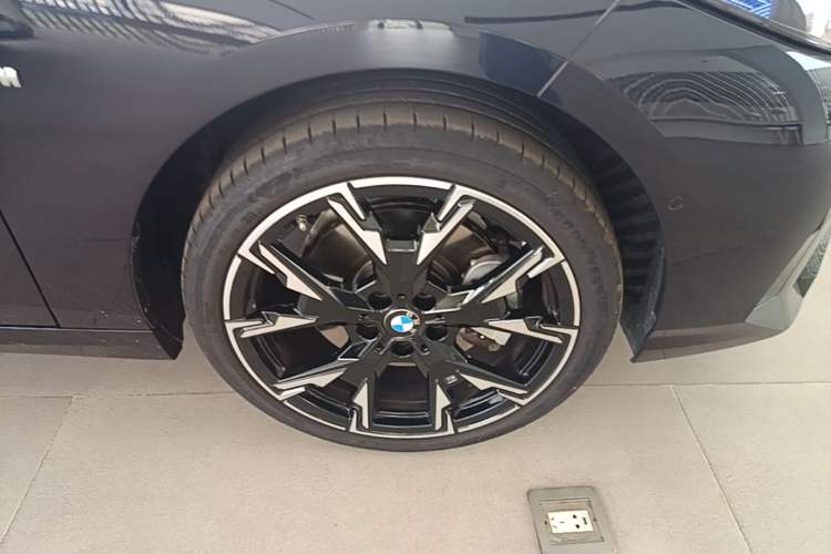 Used BMW 2 Series 2025 225L M Sport Night Edition Package Right Front Wheel Hub