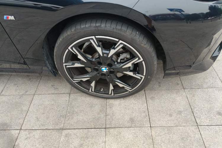 Used BMW 2 Series 2025 225L M Sport Night Edition Package Right Front Wheel Hub
