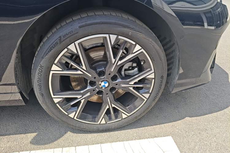 Used BMW 2 Series 2025 225L M Sport Package Right Front Wheel Hub