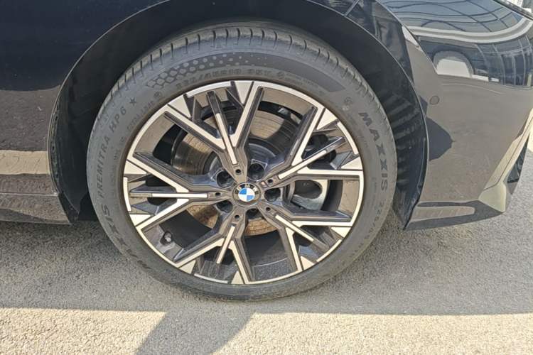 Used BMW 2 Series 2025 225L M Sport Package Right Front Wheel Hub