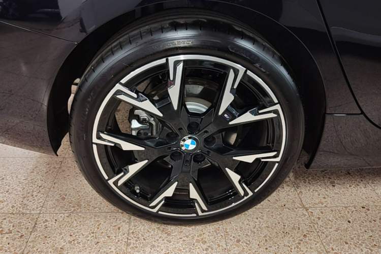 Used BMW 2 Series 2025 225L M Sport Night Edition Package Right Rear Wheel Hub