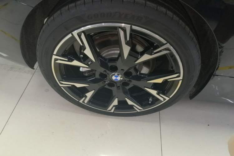 Used BMW 2 Series 2025 225L M Sport Night Edition Package Right Rear Wheel Hub