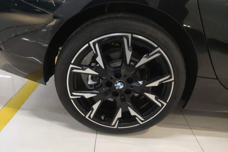 Used BMW 2 Series 2025 225L M Sport Night Edition Package Right Rear Wheel Hub
