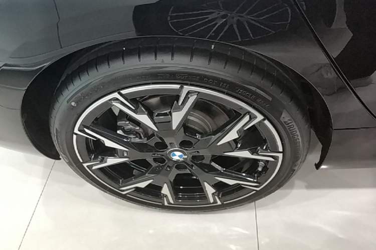 Used BMW 2 Series 2025 225L M Sport Night Edition Package Right Rear Wheel Hub
