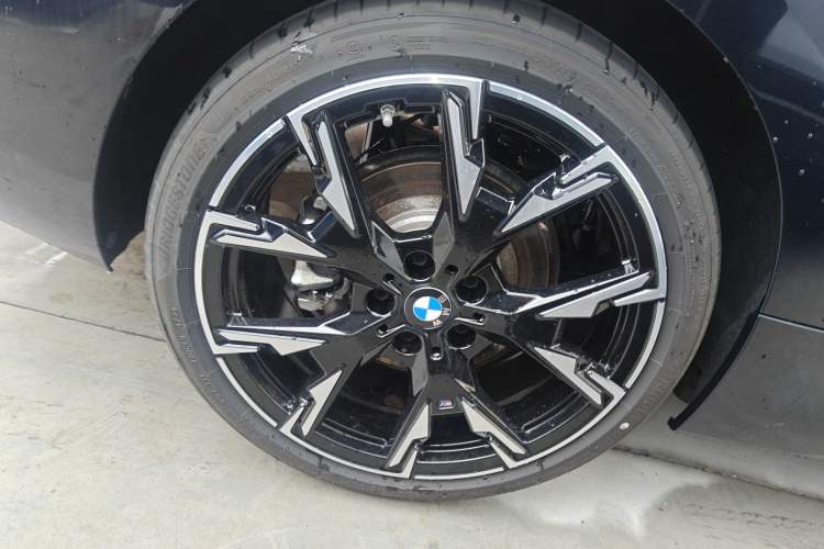 Used BMW 2 Series 2025 225L M Sport Night Edition Package Right Rear Wheel Hub