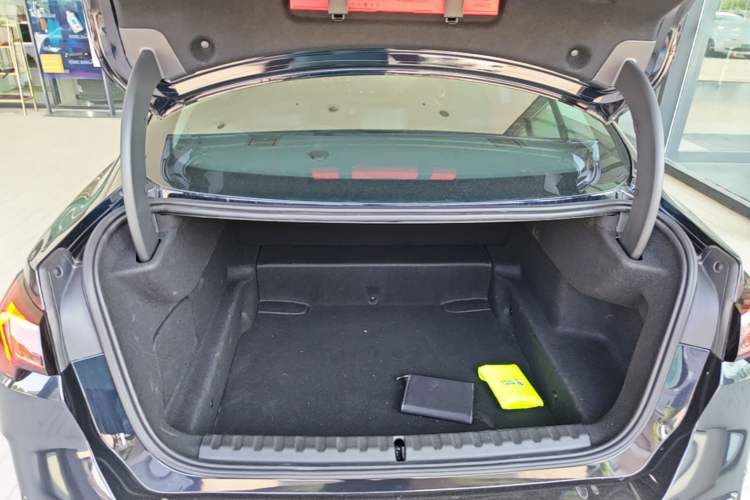 Used BMW 2 Series 2025 225L M Sport Night Edition Package Trunk