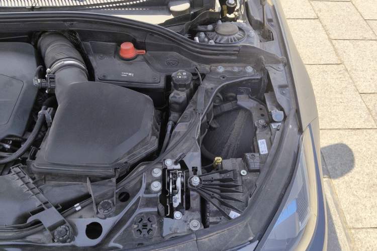 Used BMW 2 Series 2025 225L M Sport Package Engine Bay Left