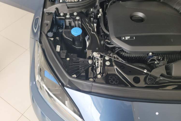 Used BMW 2 Series 2025 225L M Sport Package Engine Bay Right