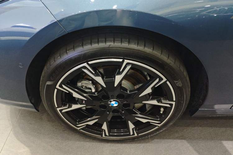 Used BMW 2 Series 2025 225L M Sport Night Edition Package Exterior 4