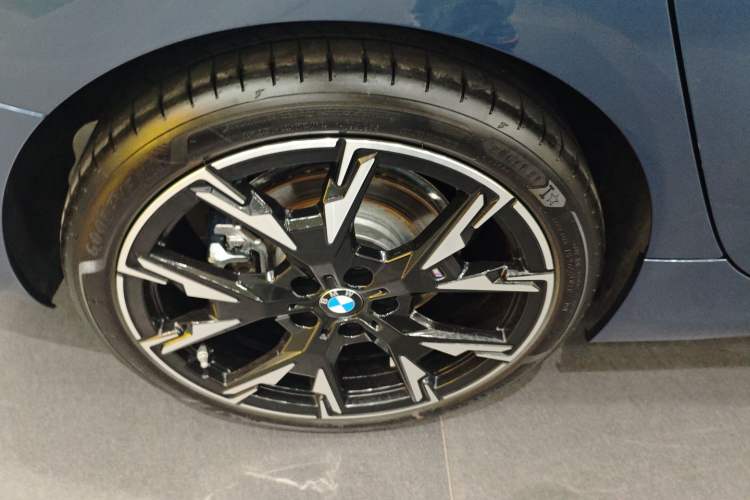 Used BMW 2 Series 2025 225L M Sport Night Edition Package Exterior 5