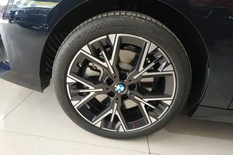 Used BMW 2 Series 2025 225L M Sport Package Exterior 7