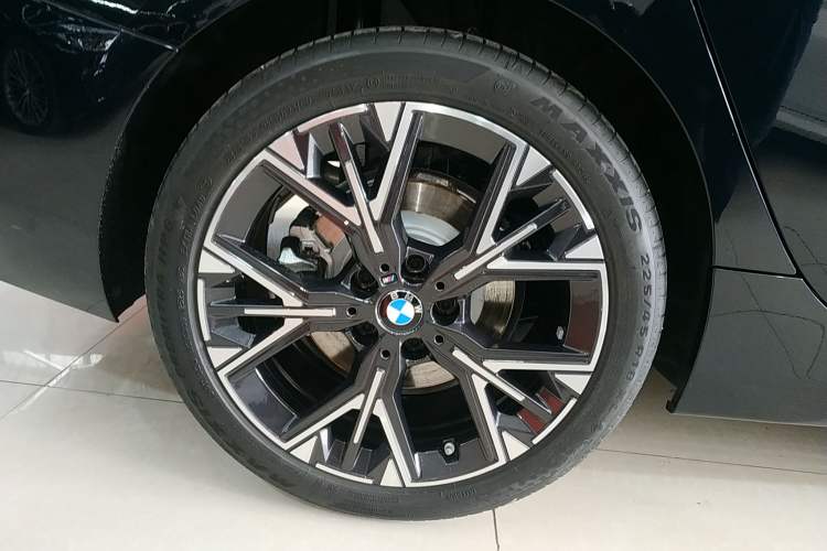 Used BMW 2 Series 2025 225L M Sport Package Exterior 8