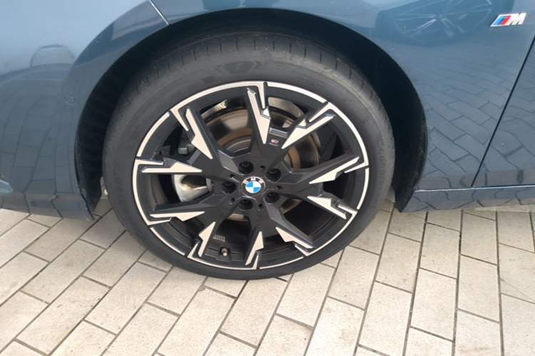 Used BMW 2 Series 2025 225L M Sport Night Edition Package Left Front Wheel Hub