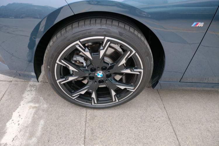 Used BMW 2 Series 2025 225L M Sport Night Edition Package Left Front Wheel Hub
