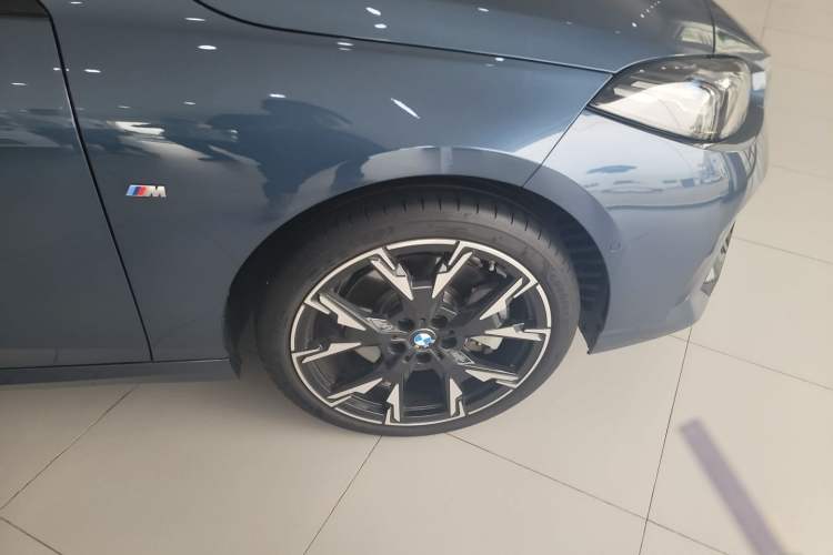 Used BMW 2 Series 2025 225L M Sport Package Right Front Wheel Hub