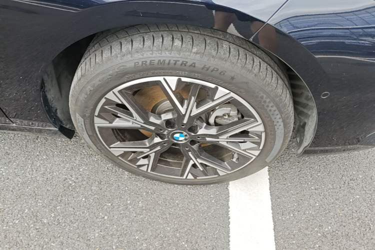 Used BMW 2 Series 2025 225L M Sport Package Right Front Wheel Hub