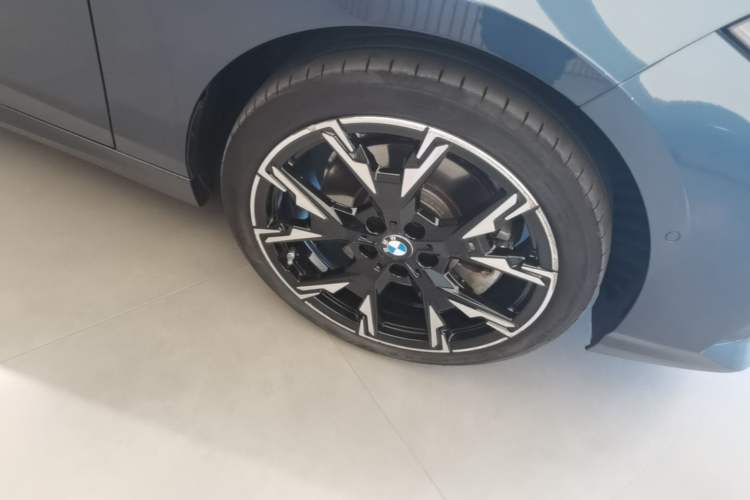 Used BMW 2 Series 2025 225L M Sport Night Edition Package Right Front Wheel Hub