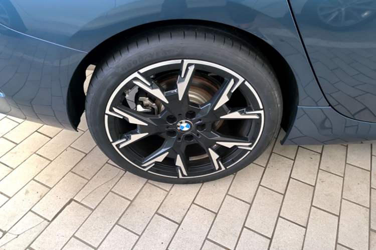 Used BMW 2 Series 2025 225L M Sport Night Edition Package Right Rear Wheel Hub