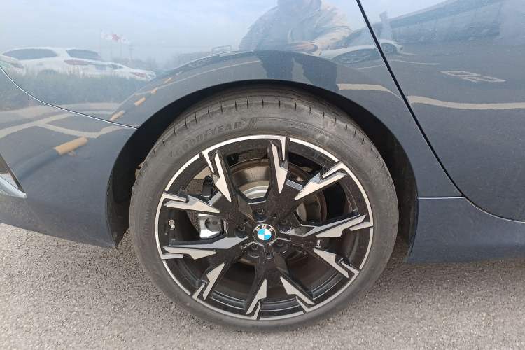Used BMW 2 Series 2025 225L M Sport Night Edition Package Right Rear Wheel Hub