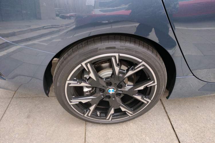 Used BMW 2 Series 2025 225L M Sport Night Edition Package Right Rear Wheel Hub