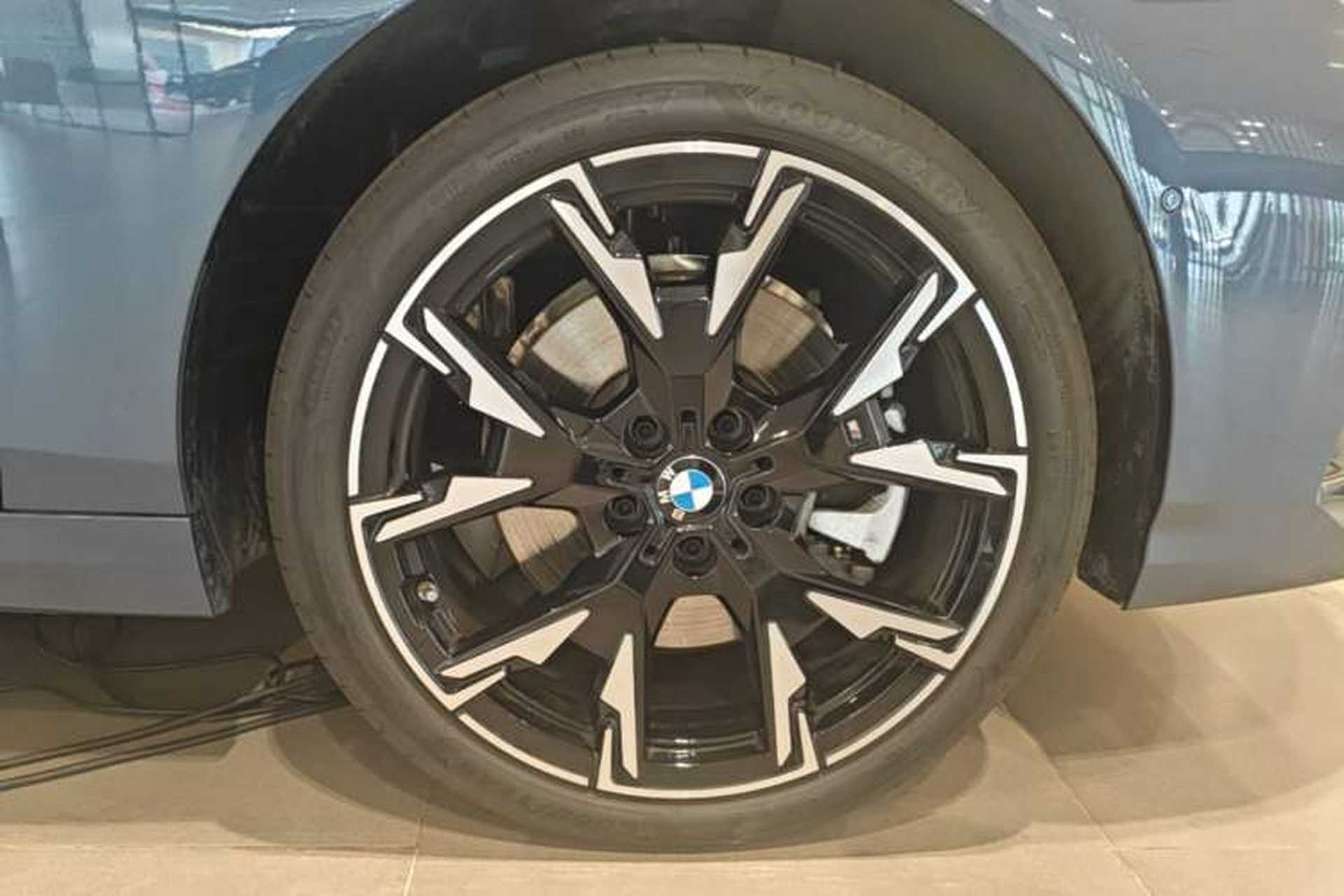 Used BMW 2 Series 2025 225L M Sport Night Edition Package Right Rear Wheel Hub