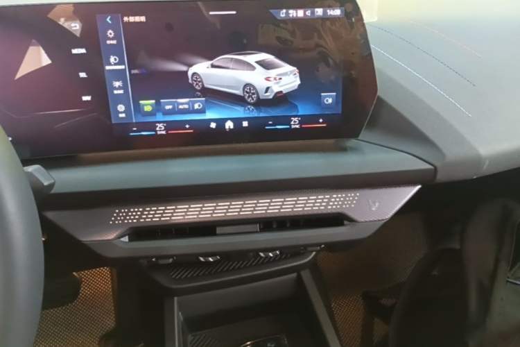 Used BMW 2 Series 2025 225L M Sport Night Edition Package Audio And AC Panel