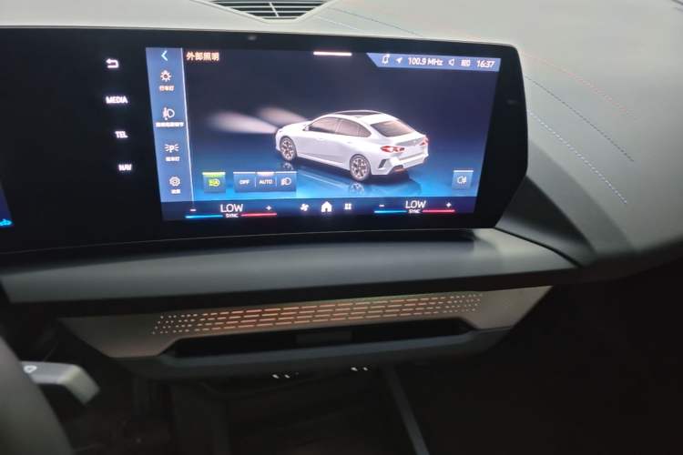 Used BMW 2 Series 2025 225L M Sport Package Audio And AC Panel