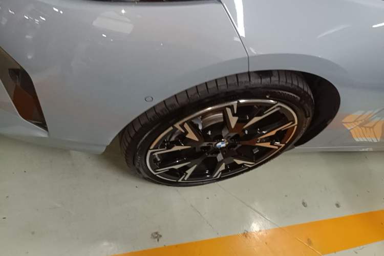 Used BMW 2 Series 2025 225L M Sport Night Edition Package Left Front Wheel Hub