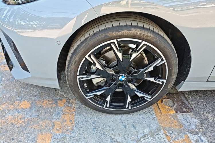 Used BMW 2 Series 2025 225L M Sport Night Edition Package Left Front Wheel Hub