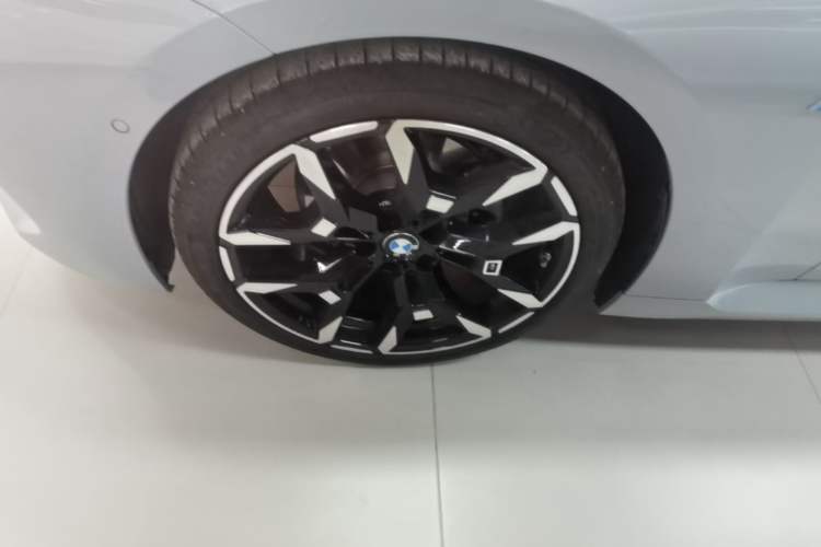 Used BMW 2 Series 2025 225i M Sport Night Edition Package Left Front Wheel Hub