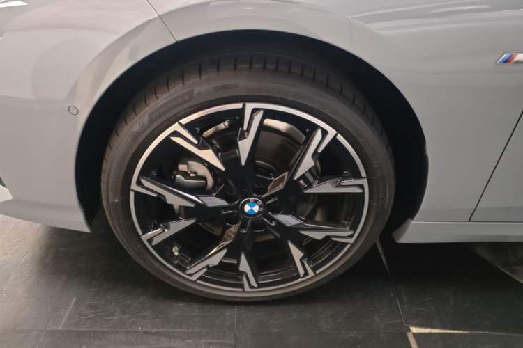 Used BMW 2 Series 2025 225L M Sport Package Left Front Wheel Hub