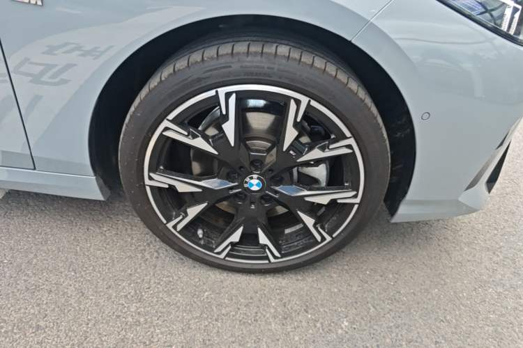 Used BMW 2 Series 2025 225L M Sport Night Edition Package Right Front Wheel Hub