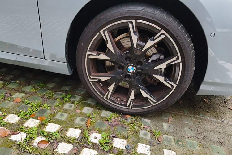 Used BMW 2 Series 2025 225L M Sport Package Right Front Wheel Hub