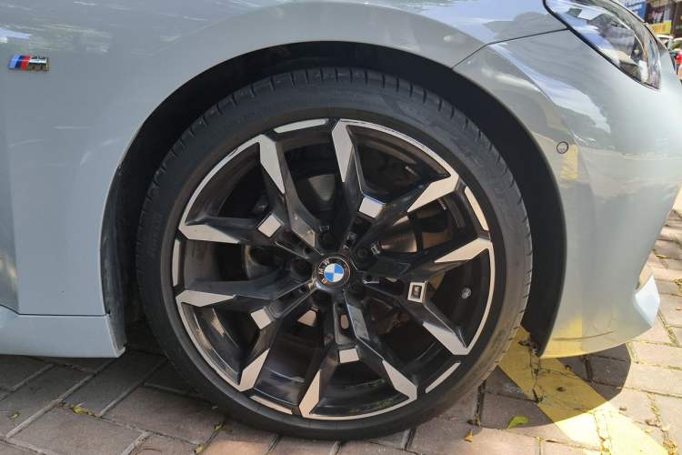 Used BMW 2 Series 2025 225i M Sport Night Edition Package Right Front Wheel Hub