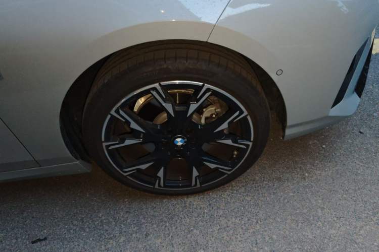 Used BMW 2 Series 2025 225L M Sport Night Edition Package Right Front Wheel Hub