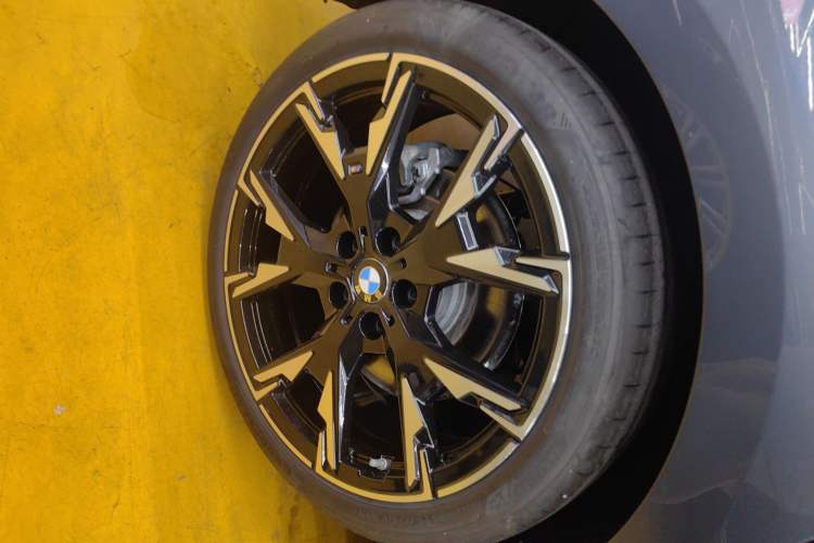 Used BMW 2 Series 2025 225L M Sport Night Edition Package Right Rear Wheel Hub