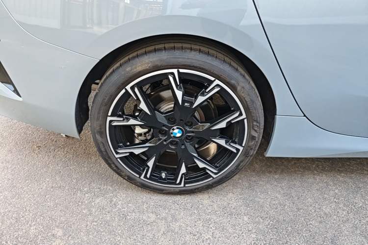 Used BMW 2 Series 2025 225L M Sport Night Edition Package Right Rear Wheel Hub