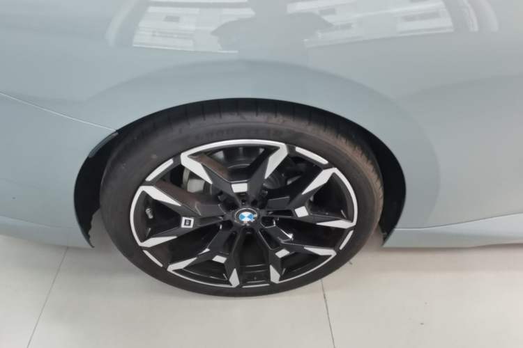Used BMW 2 Series 2025 225i M Sport Night Edition Package Right Rear Wheel Hub