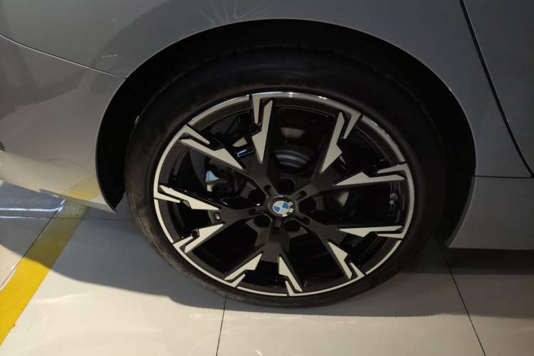 Used BMW 2 Series 2025 225L M Sport Night Edition Package Right Rear Wheel Hub
