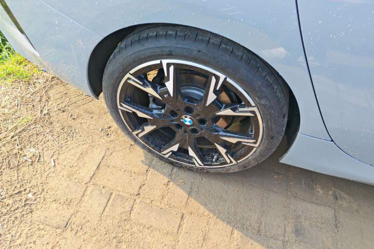 Used BMW 2 Series 2025 225L M Sport Night Edition Package Right Rear Wheel Hub