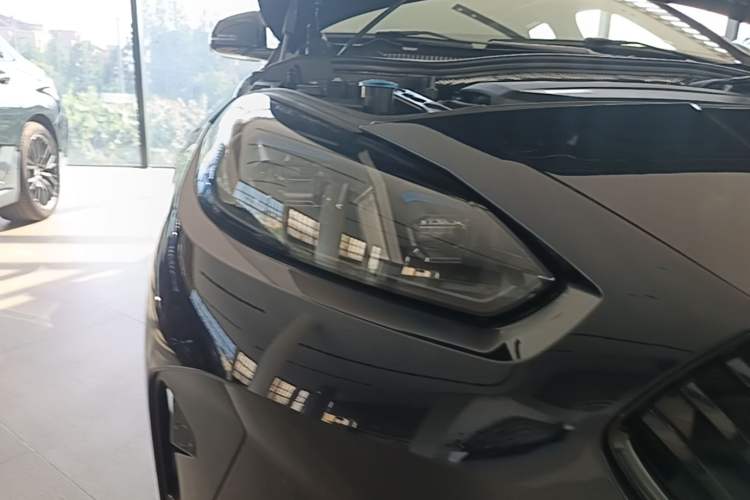 Used BMW 2 Series 2025 225L M Sport Night Edition Package Right Front Headlight