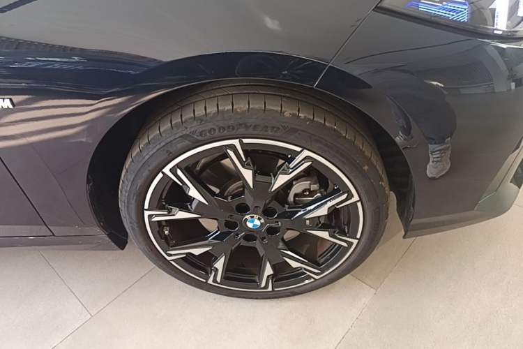 Used BMW 2 Series 2025 225L M Sport Night Edition Package Right Front Wheel Hub