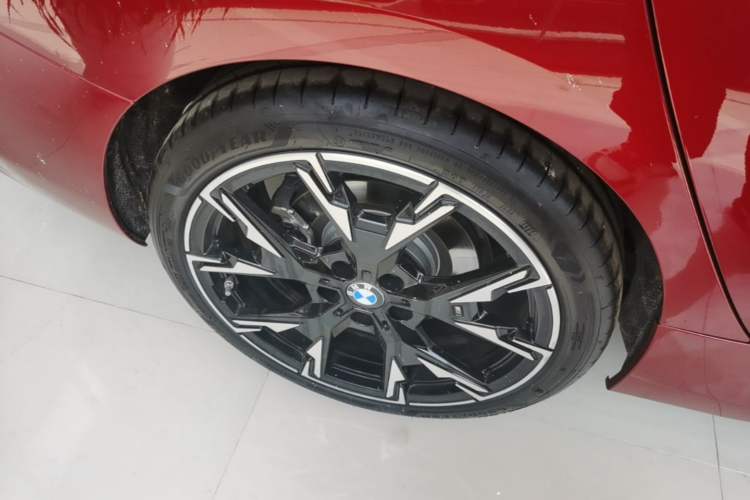 Used BMW 2 Series 2025 225L M Sport Night Edition Package Right Rear Wheel Hub