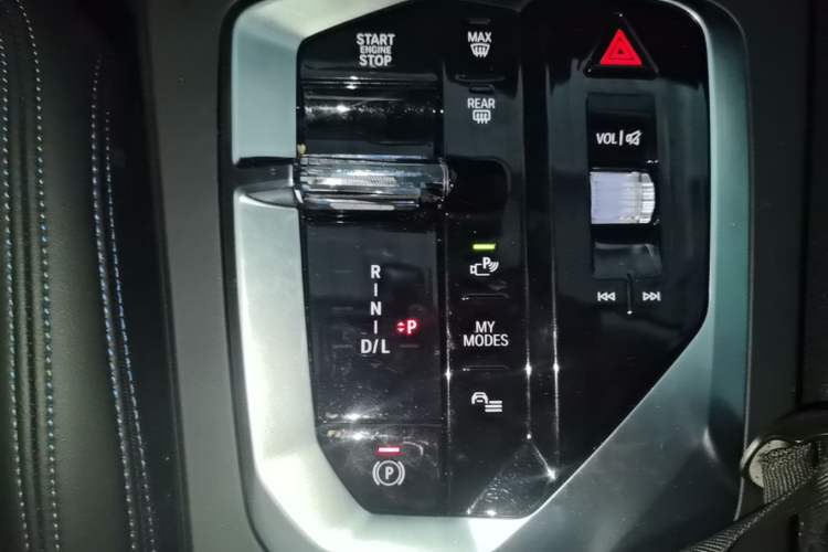Used BMW 2 Series 2025 225L M Sport Night Edition Package Gear Lever